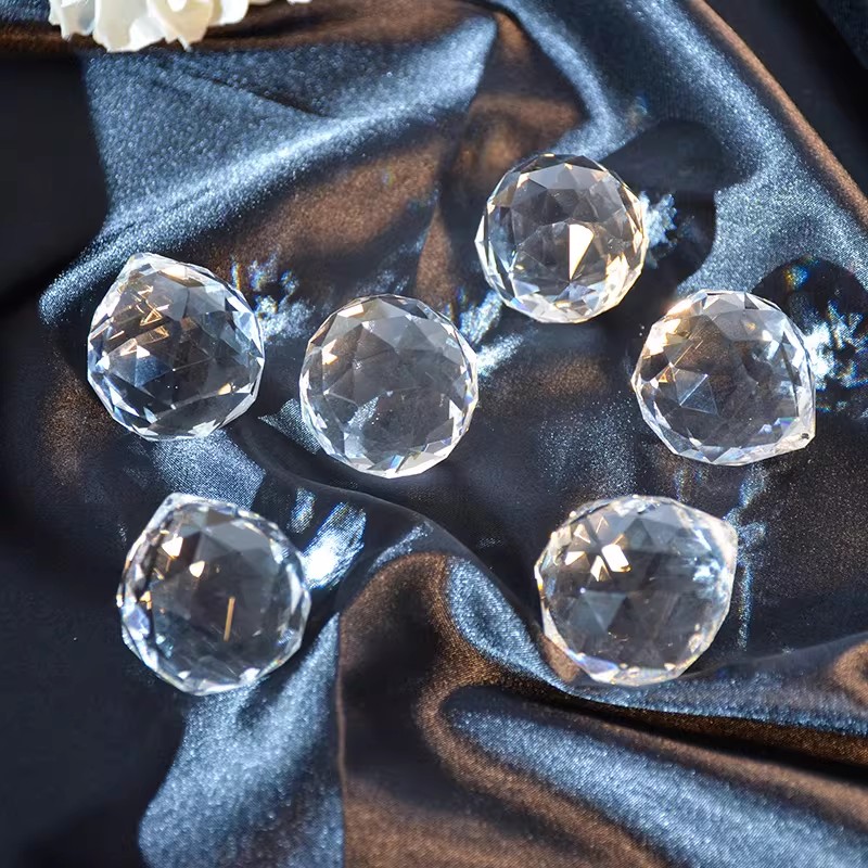 Crystal Ball Prism Sun Catcher - مراجعة Crystal Ball Decor وسعره