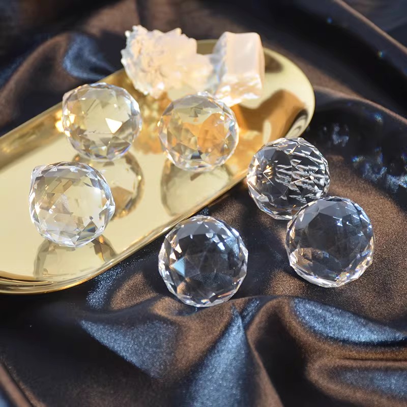 Crystal Ball Prism Sun Catcher - مراجعة Crystal Ball Decor وسعره