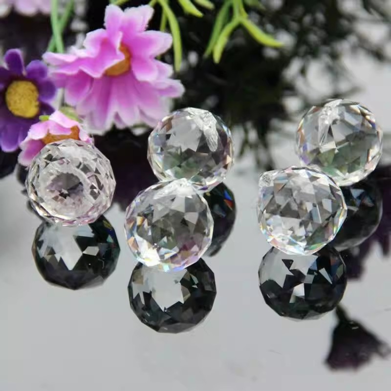 Crystal Ball Prism Sun Catcher - مراجعة Crystal Ball Decor وسعره