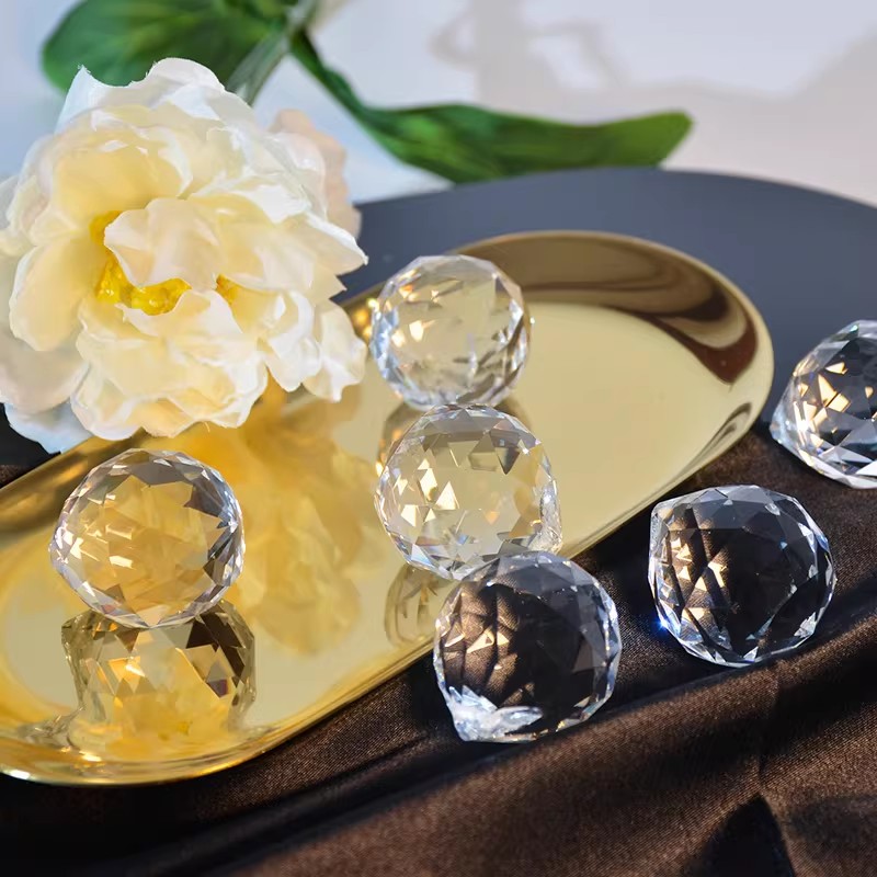 Crystal Ball Prism Sun Catcher - مراجعة Crystal Ball Decor وسعره