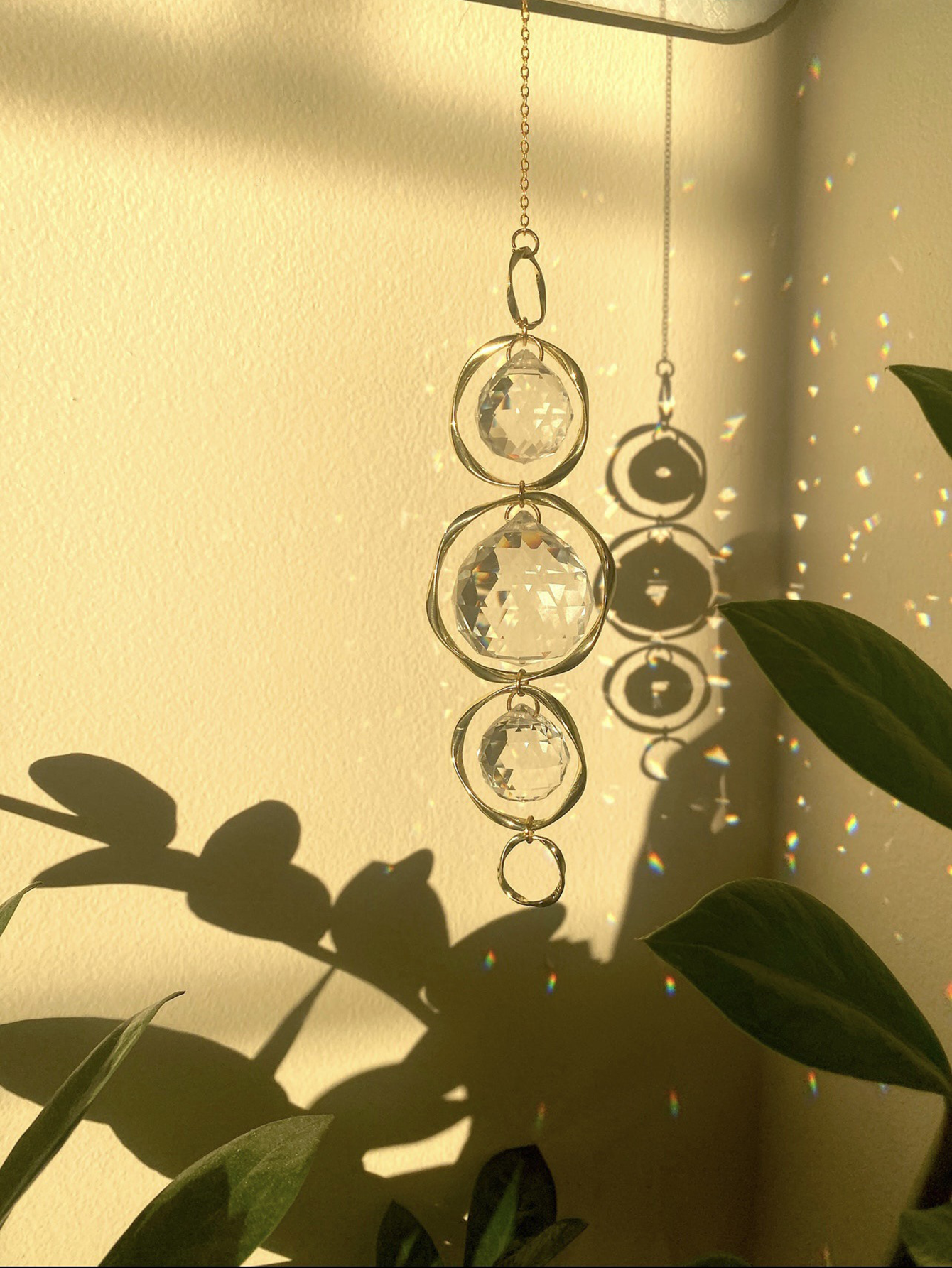 Crystal Suncatcher Hanging Dec - مراجعة Crystal Ball Decor وسعره