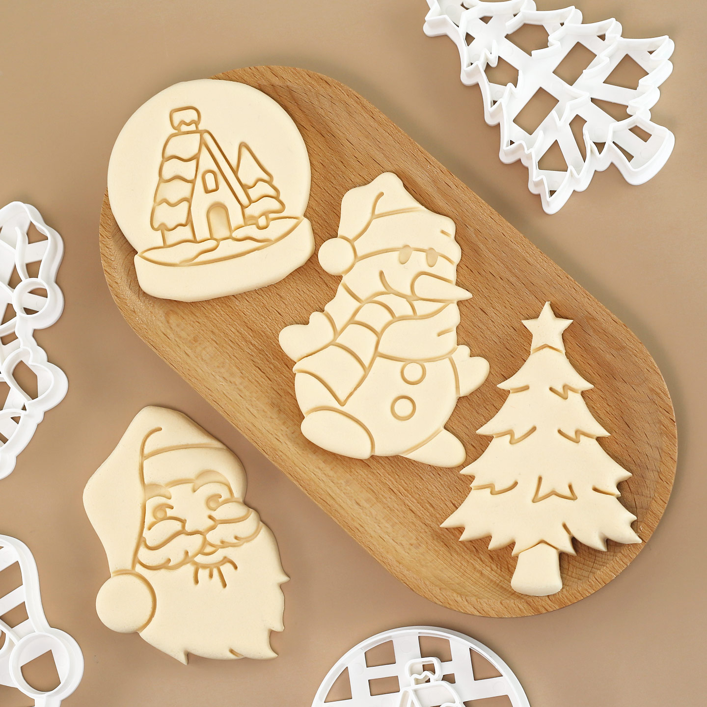 4 Pcs Christmas Cookie Cutter  - مراجعة Crystal Ball Decor وسعره