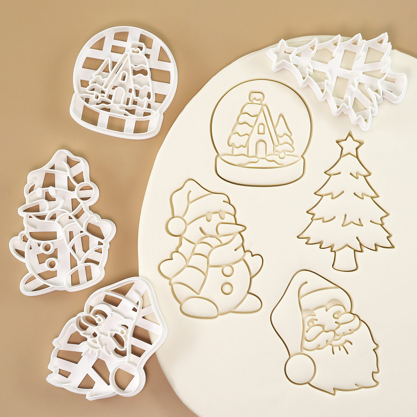 4 Pcs Christmas Cookie Cutter  - مراجعة Crystal Ball Decor وسعره